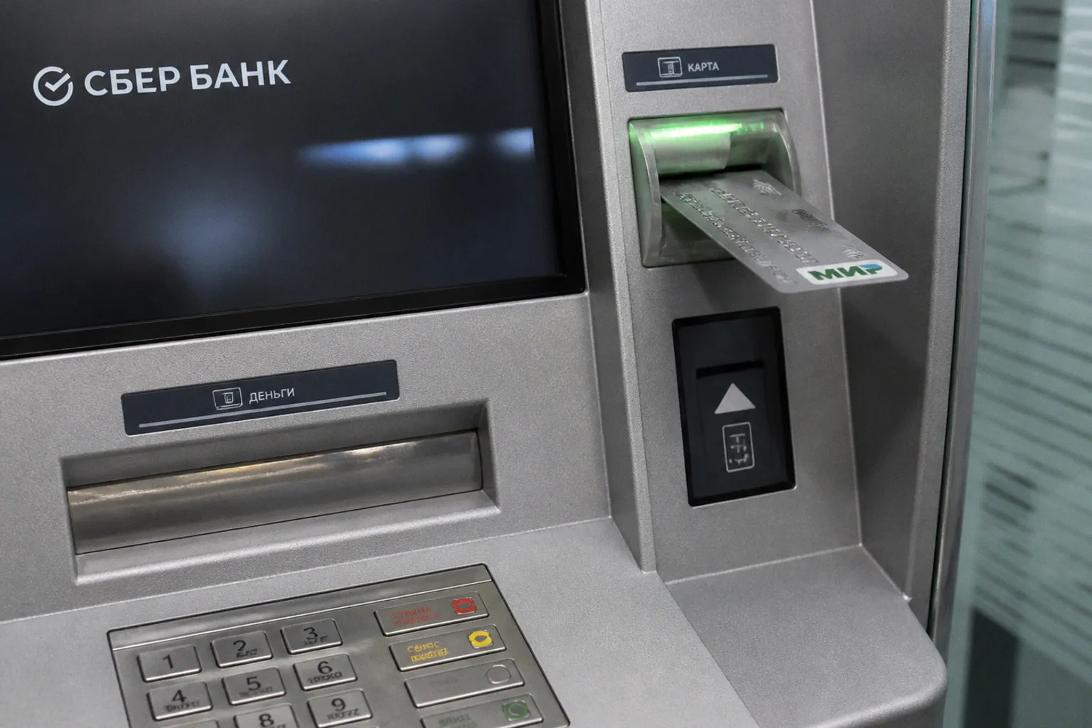 Почему доходность накопительных счетов падает вслед за базовыми ставками банков